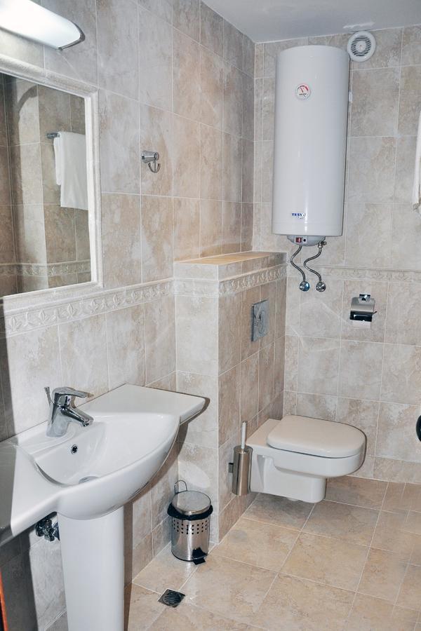 Kaleto Hotel Lom Екстер'єр фото