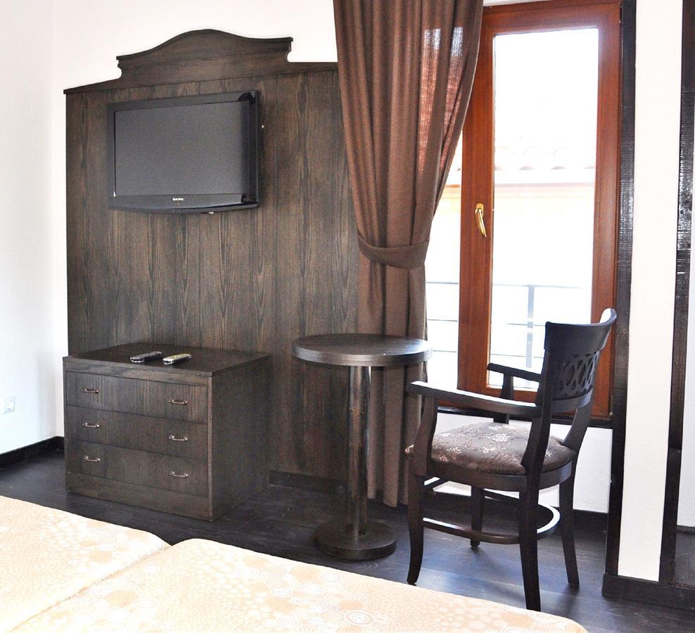 Kaleto Hotel Lom Екстер'єр фото