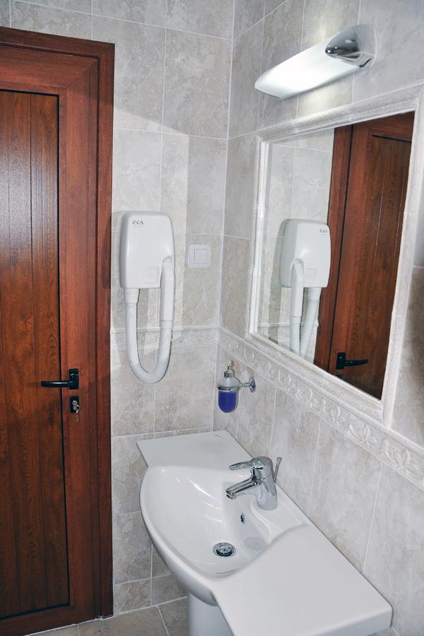 Kaleto Hotel Lom Екстер'єр фото
