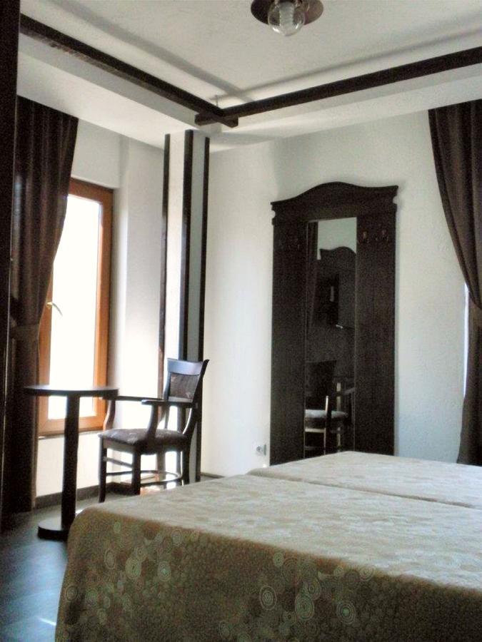 Kaleto Hotel Lom Екстер'єр фото