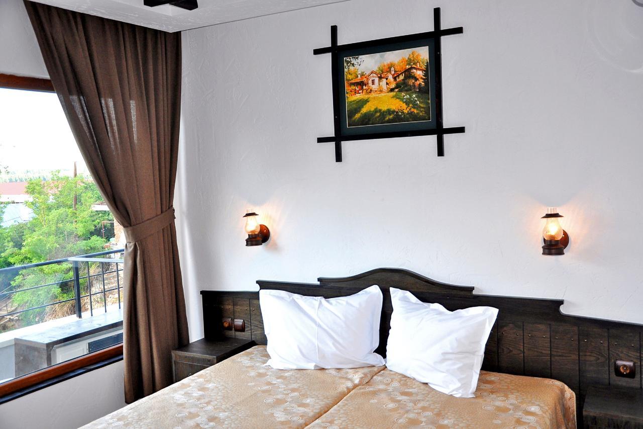 Kaleto Hotel Lom Екстер'єр фото